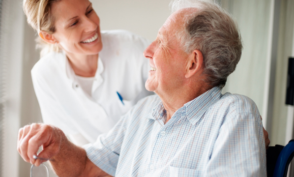 cuidados auxiliares de enfermeria en residencias de personas mayores